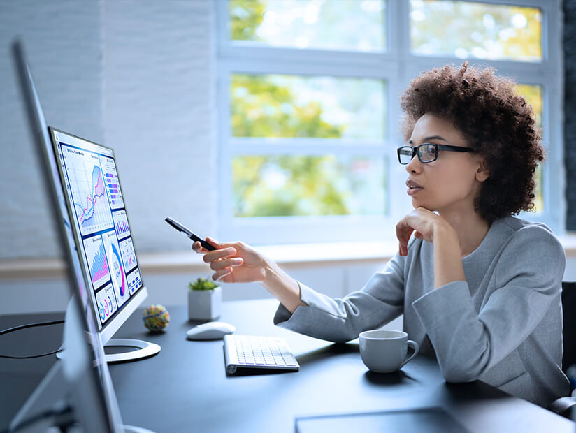 black woman analyst using desktop computer 1